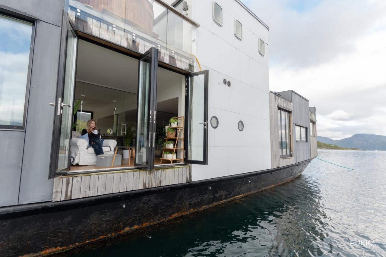 Volda Floating Home Kvaloya Экстерьер фото