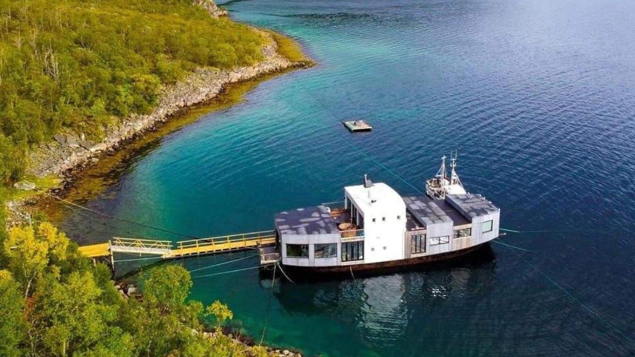 Volda Floating Home Kvaloya Экстерьер фото